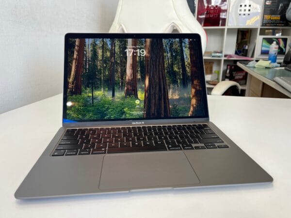 MacBook Air (13-inch, M1, 8GB Memory, 256GB Storage)