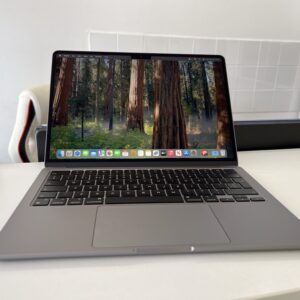 MacBook Air (13-inch, M3, 8GB RAM, 256GB SSD)