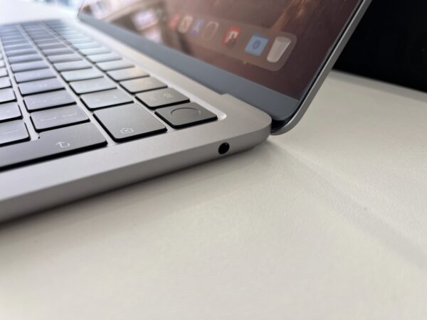 MacBook Air (13-inch, M3, 8GB RAM, 256GB SSD) - Image 7